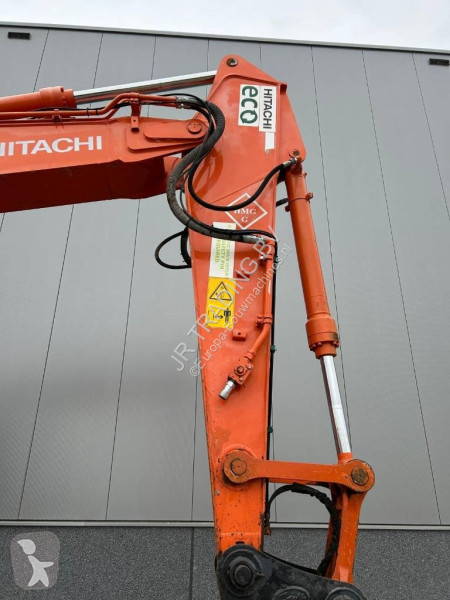 Lopatový nakládač Hitachi ZX220W-5B
