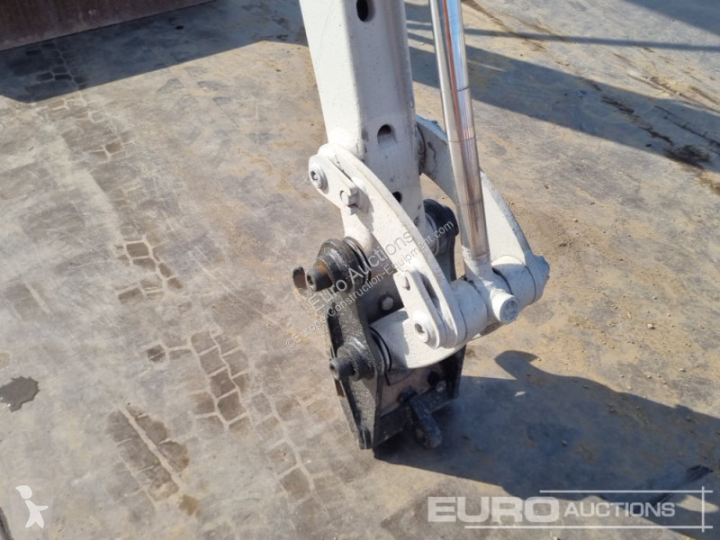 Escavadora Takeuchi TB216