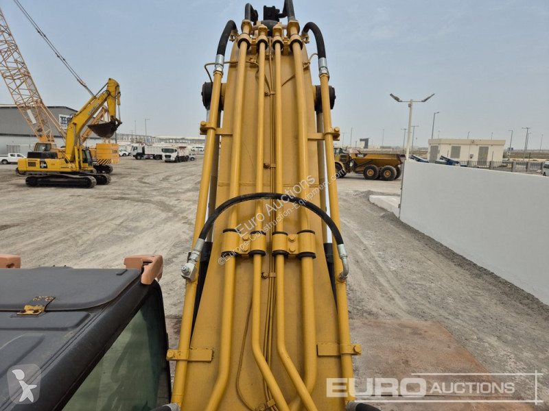 Escavatore Caterpillar 2