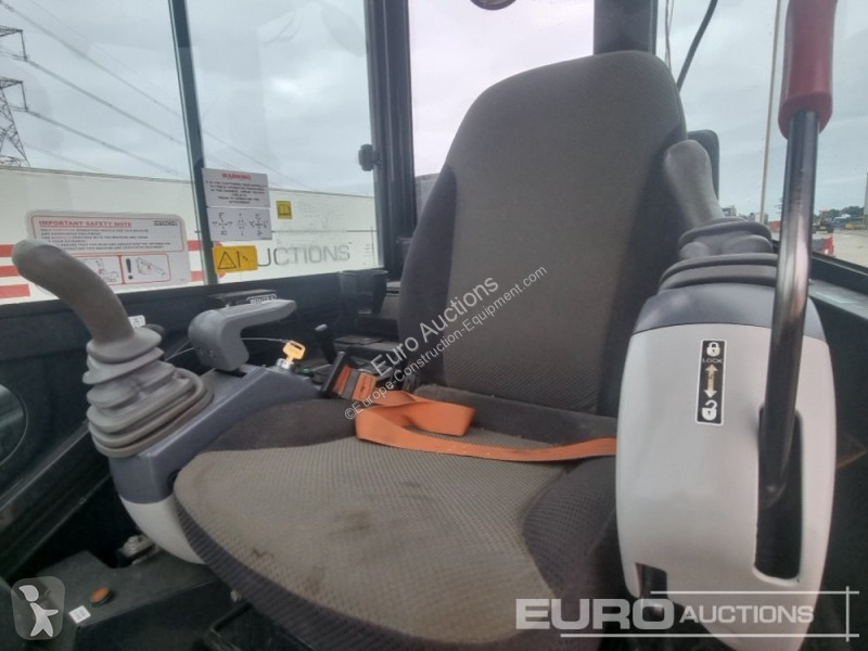 Excavadora Hitachi ZX26U-5A CLR
