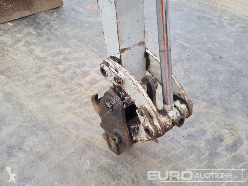 Escavadora Takeuchi TB216
