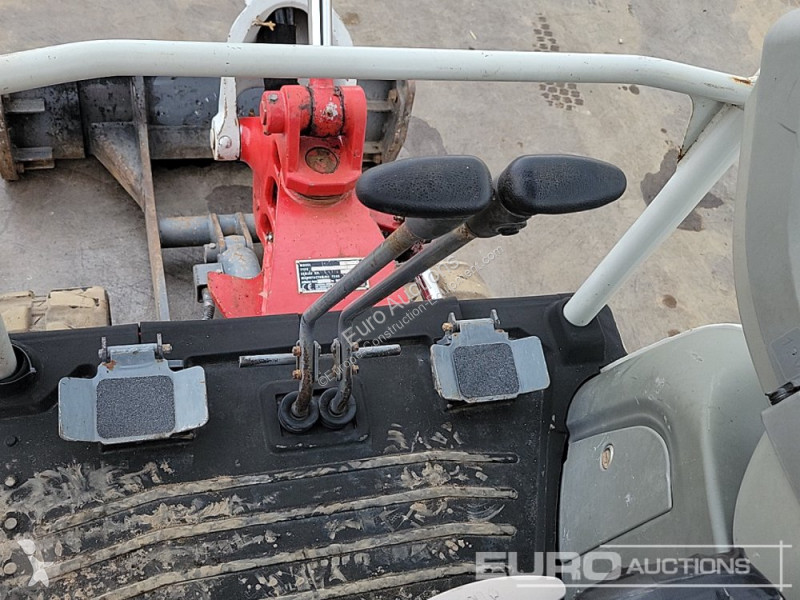 Escavadora Takeuchi TB216