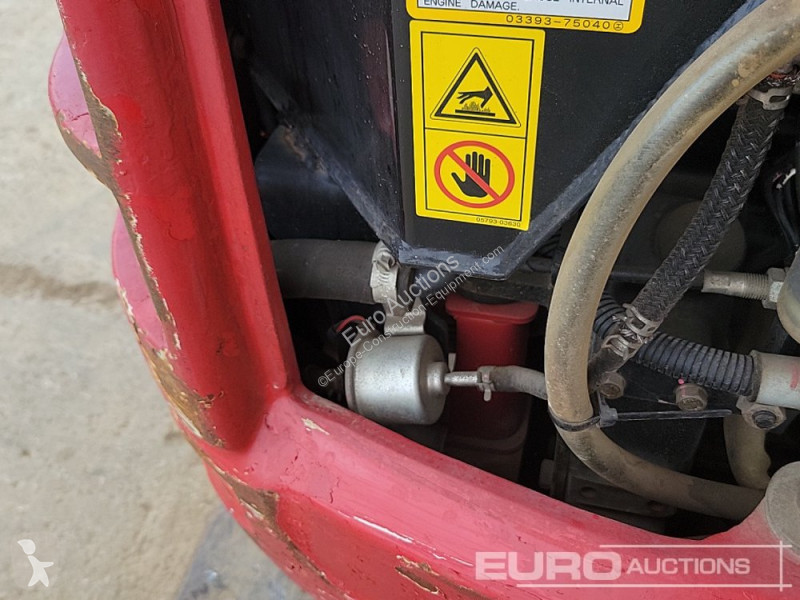 Escavadora Takeuchi TB216
