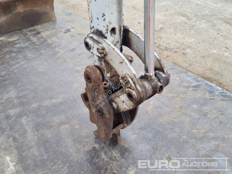 Escavadora Takeuchi TB216