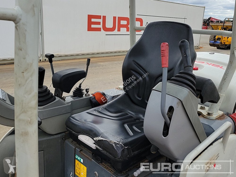 Escavadora Takeuchi TB216