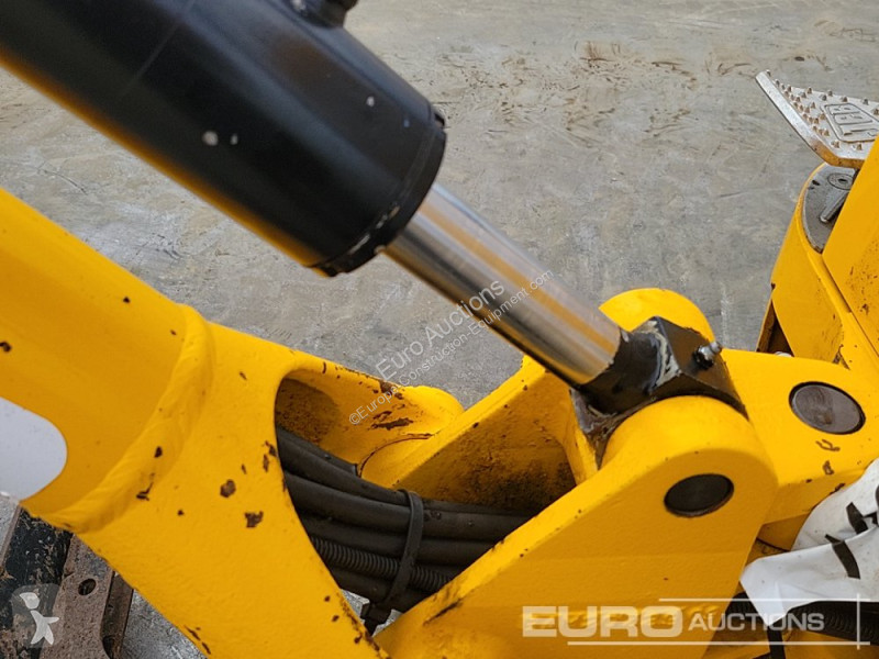 Lopatový nakládač JCB