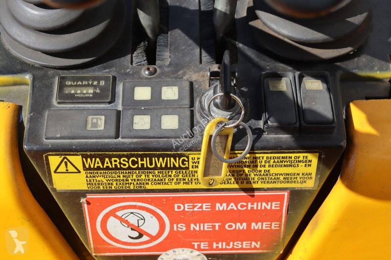 جرافة JCB