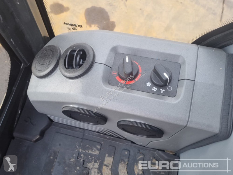 Lopatový nakládač Bobcat E19