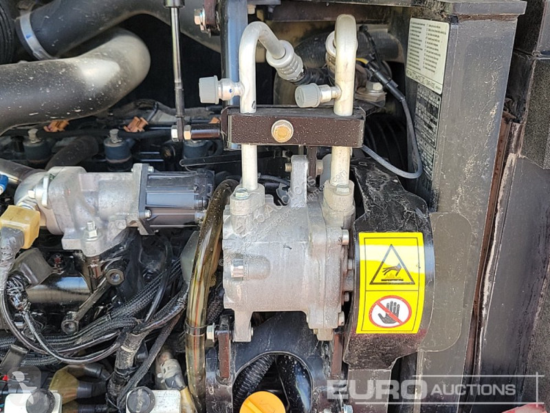 Escavadora Takeuchi TB240