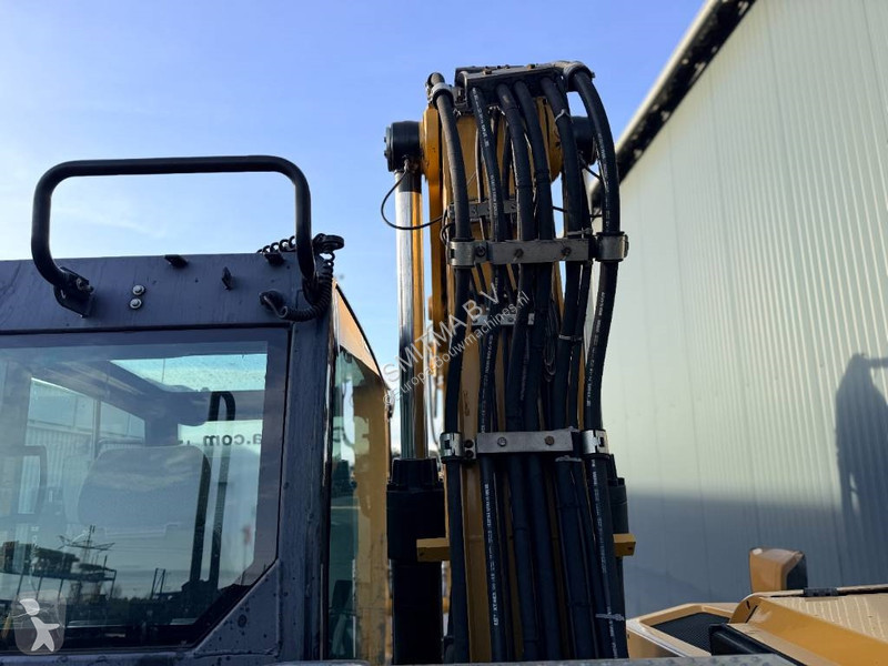 جرافة Caterpillar F