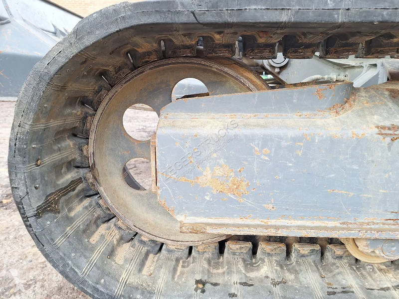 جرافة Takeuchi 2
