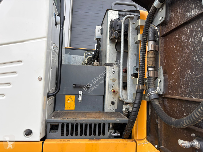 جرافة Liebherr Compact