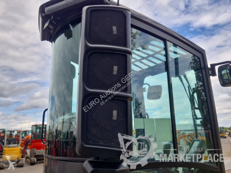 Rýpadlo New Holland D