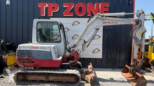 جرافة Takeuchi tb250 clim à 27 900 € ht