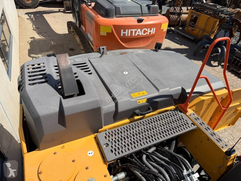 جرافة Volvo 220 E 220 - 180 -
