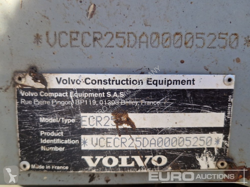جرافة Volvo ECR25D