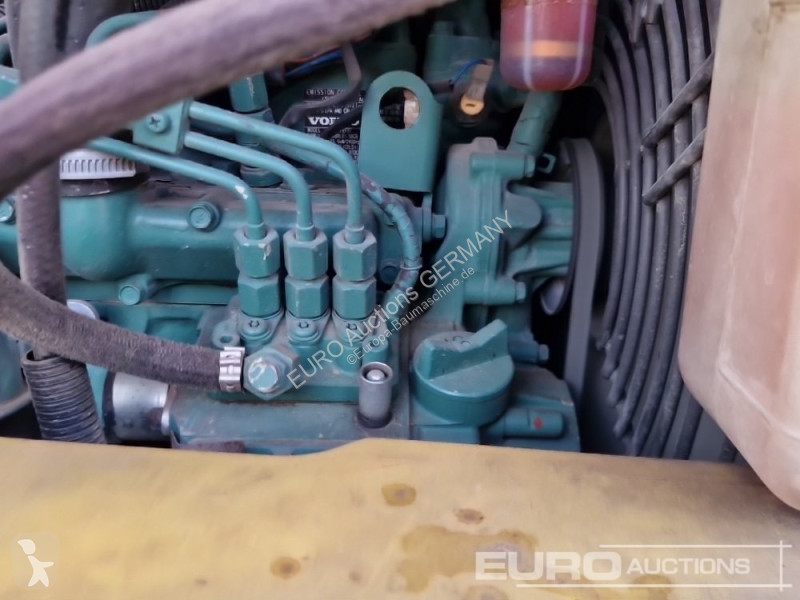 Багер Volvo ECR25D