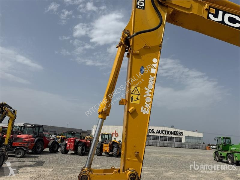 Екскаватор JCB