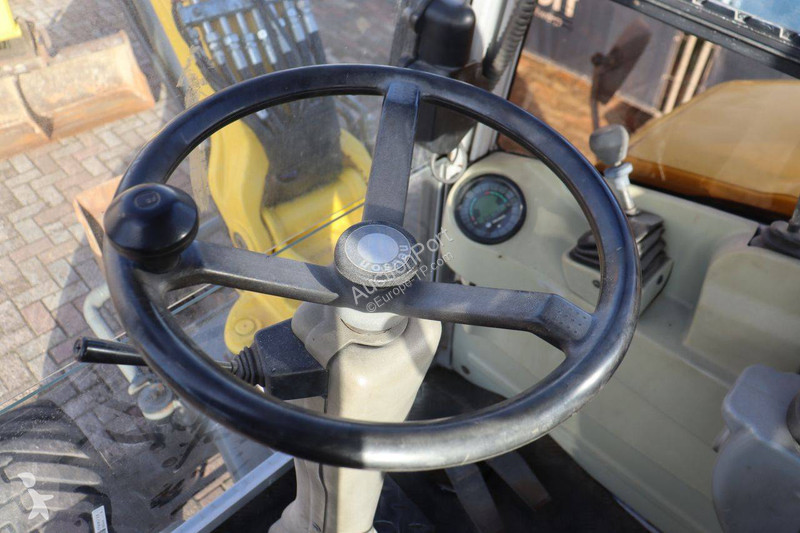 جرافة Neuson 6503