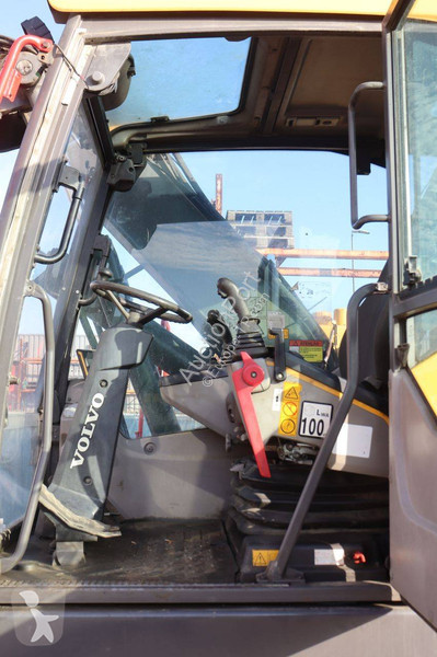 جرافة Volvo EWR150E