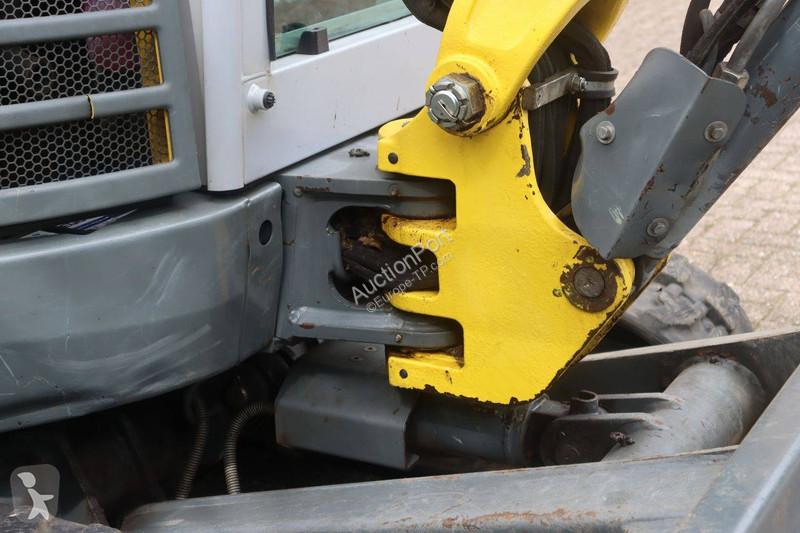 جرافة Neuson EZ26