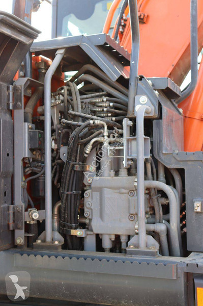 جرافة Hitachi ZX140W-6