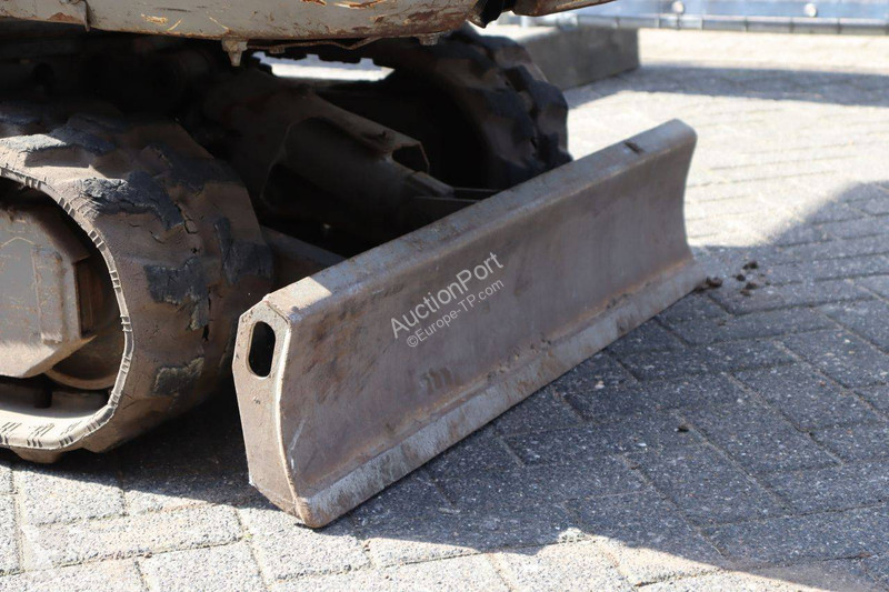 جرافة Volvo EC15D
