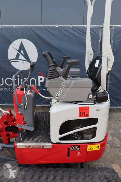 Skovel Takeuchi TB210R