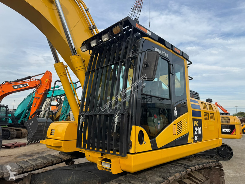 Escavadora Komatsu PC210 LC11