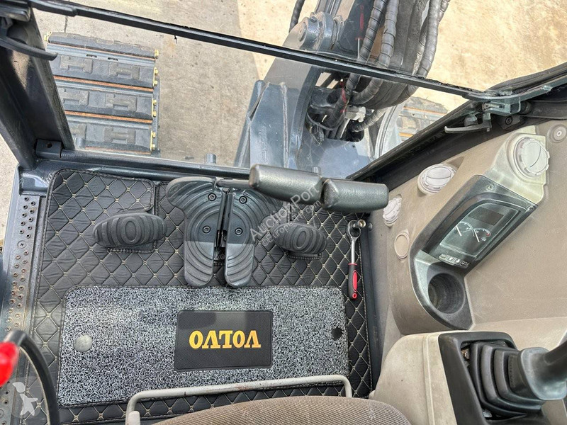Pelle Volvo EC60C
