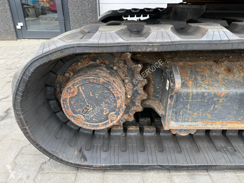 جرافة Kubota KX085-5