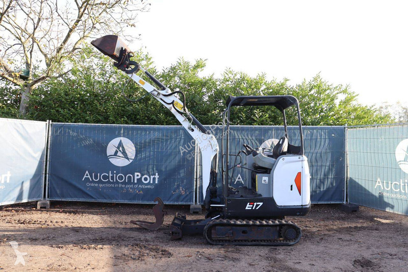 Багер Bobcat E17