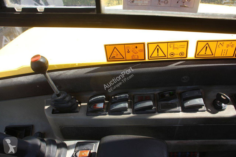 جرافة Neuson 6503