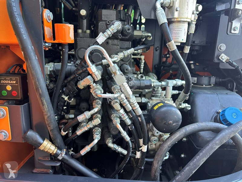 Escavadora Doosan 7