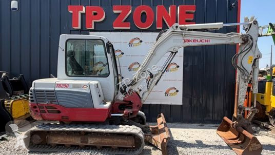 Escavadora Takeuchi