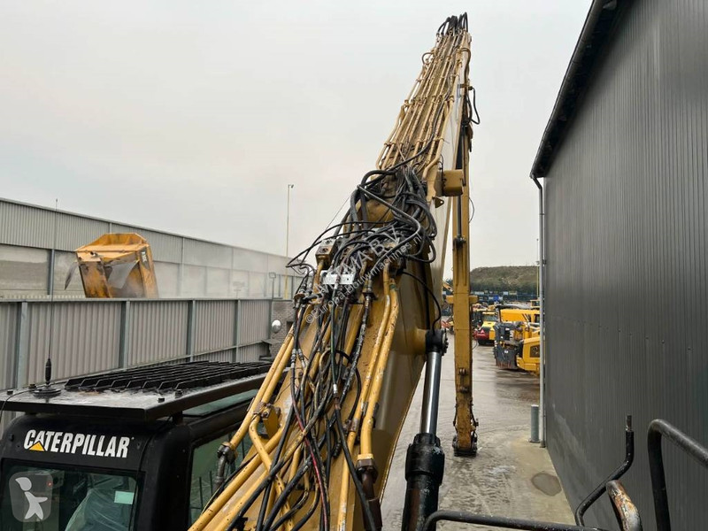 جرافة Caterpillar L UHD - 27m - OilQuick