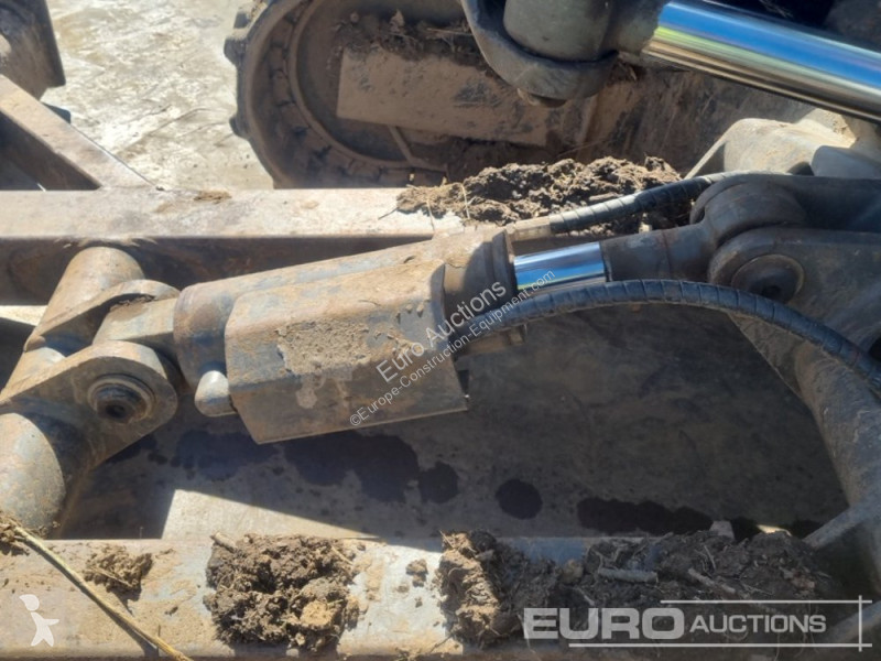 جرافة Volvo EC27D