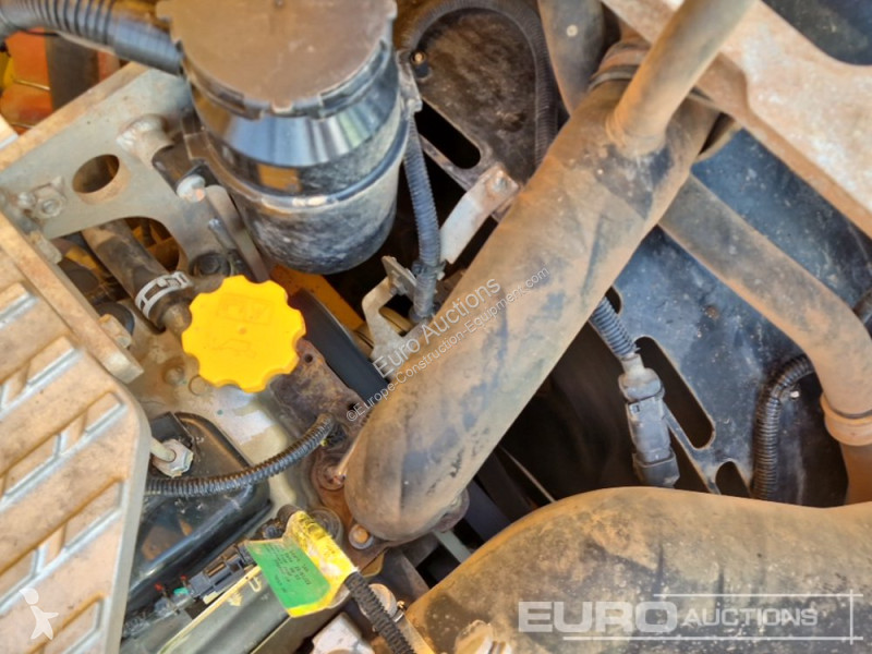 جرافة JCB 220X LC