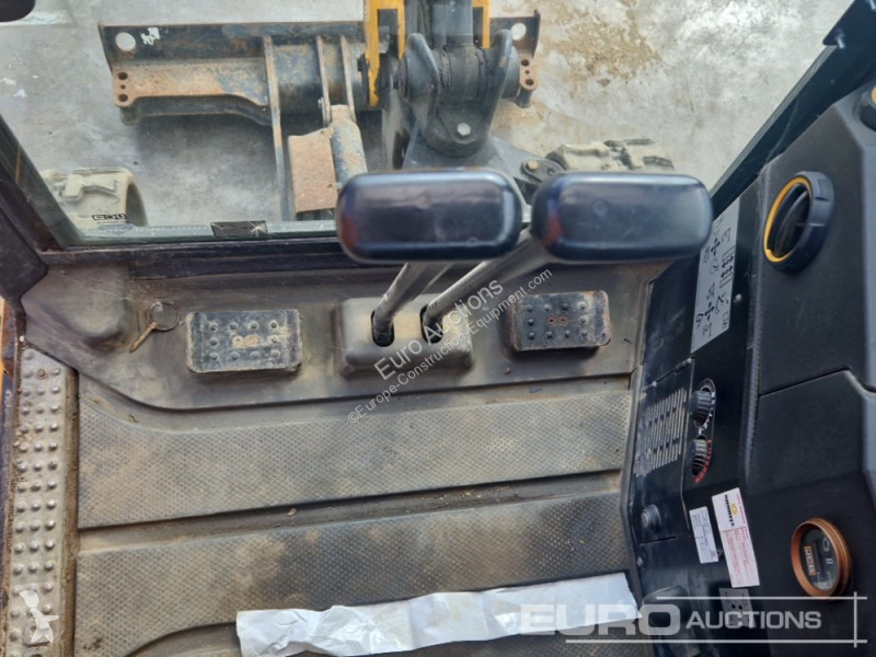 Escavatore JCB 16C-1
