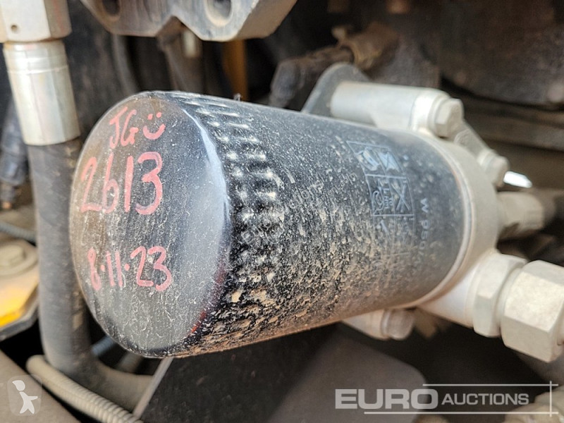 جرافة JCB JS131LC
