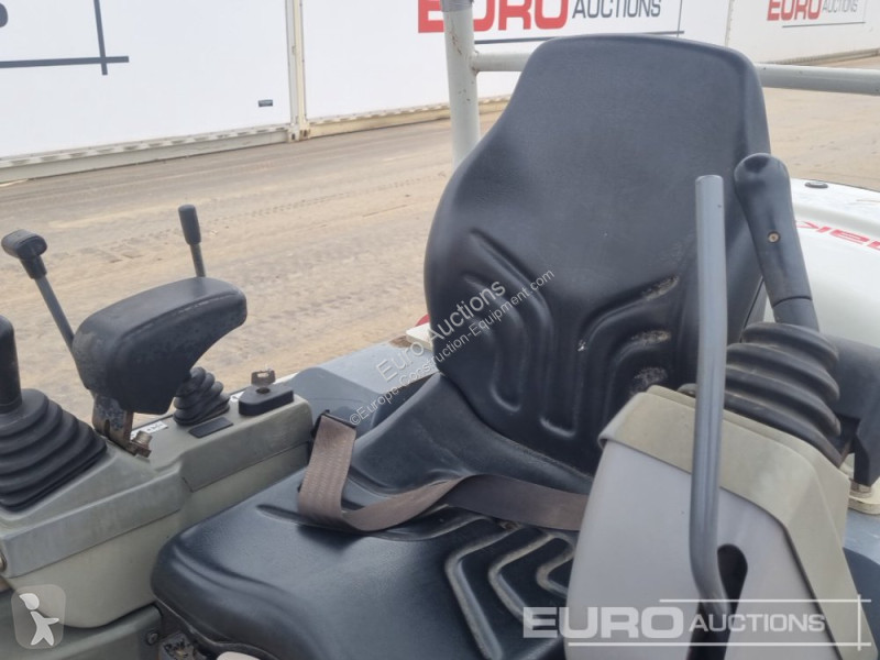 Escavadora Takeuchi TB216