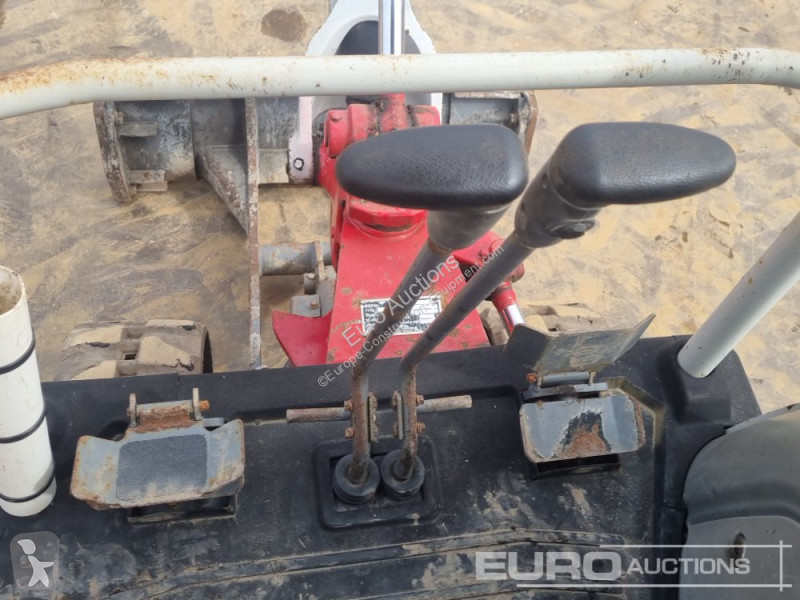 Escavadora Takeuchi TB216