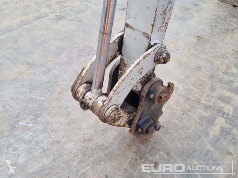 Escavadora Takeuchi TB216