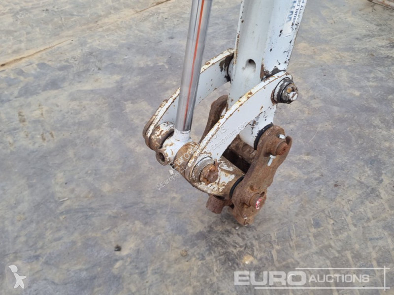 Escavadora Takeuchi TB216