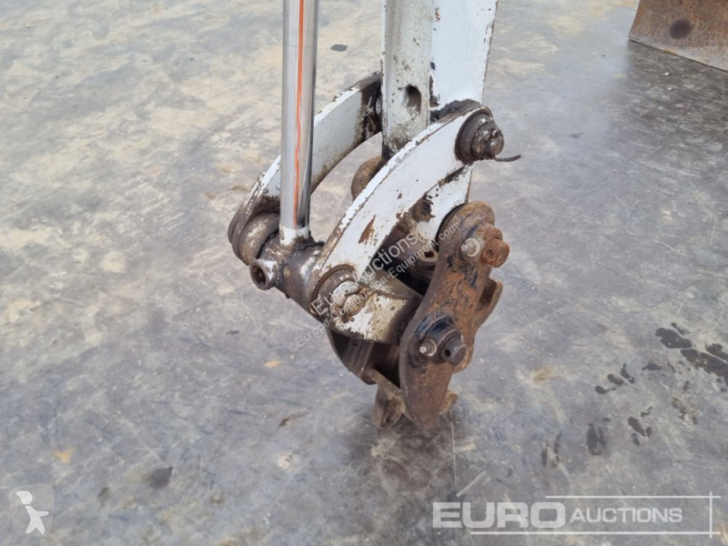 Escavadora Takeuchi TB216