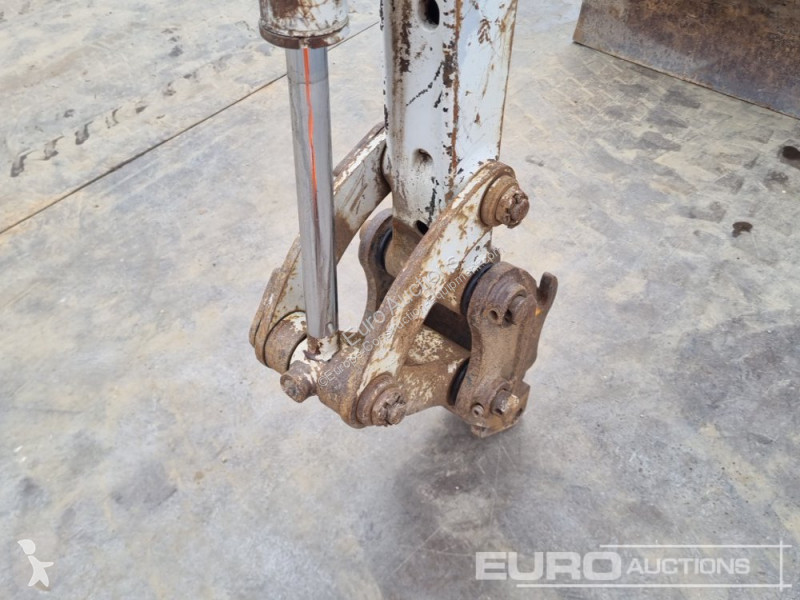 Escavadora Takeuchi TB215