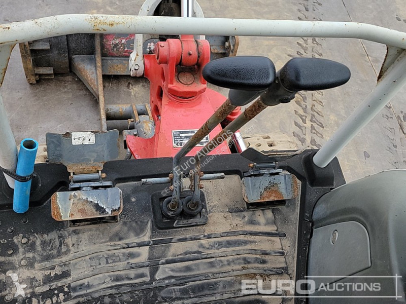 Escavadora Takeuchi TB216