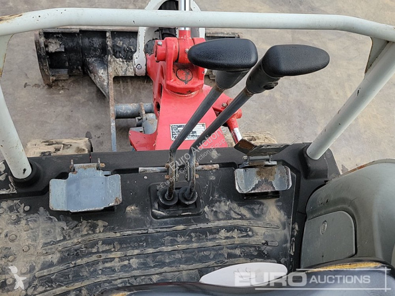 Escavadora Takeuchi TB216