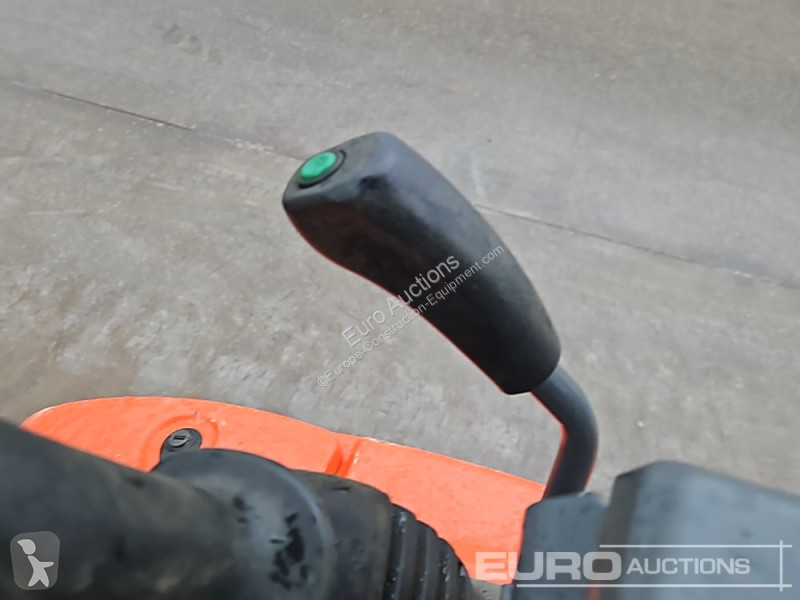 Lopatový nakládač Kubota KX015-4