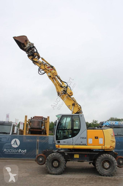 Escavatore New Holland MH5